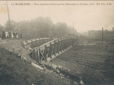 Le pont de la gare détruit par les Allemands © Archives municipales de La Madeleine, fonds Christian Janssens