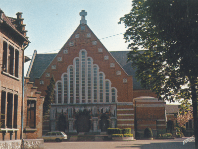 Photo de l'église Notre-Dame-de-Lourdes dans les années 1960 © Archives municipales fonds Christian Janssens