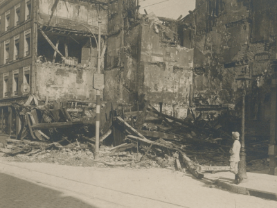 Photo de la Ville en ruine après les bombardements © Archives municipales de La Madeleine, fonds Christian Janssens